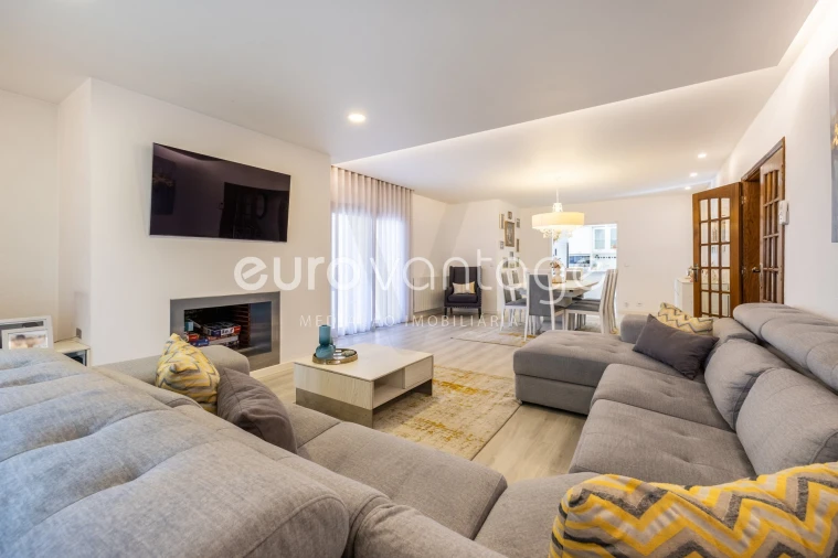 Moradia T4 para Venda em Maceira Foto 17