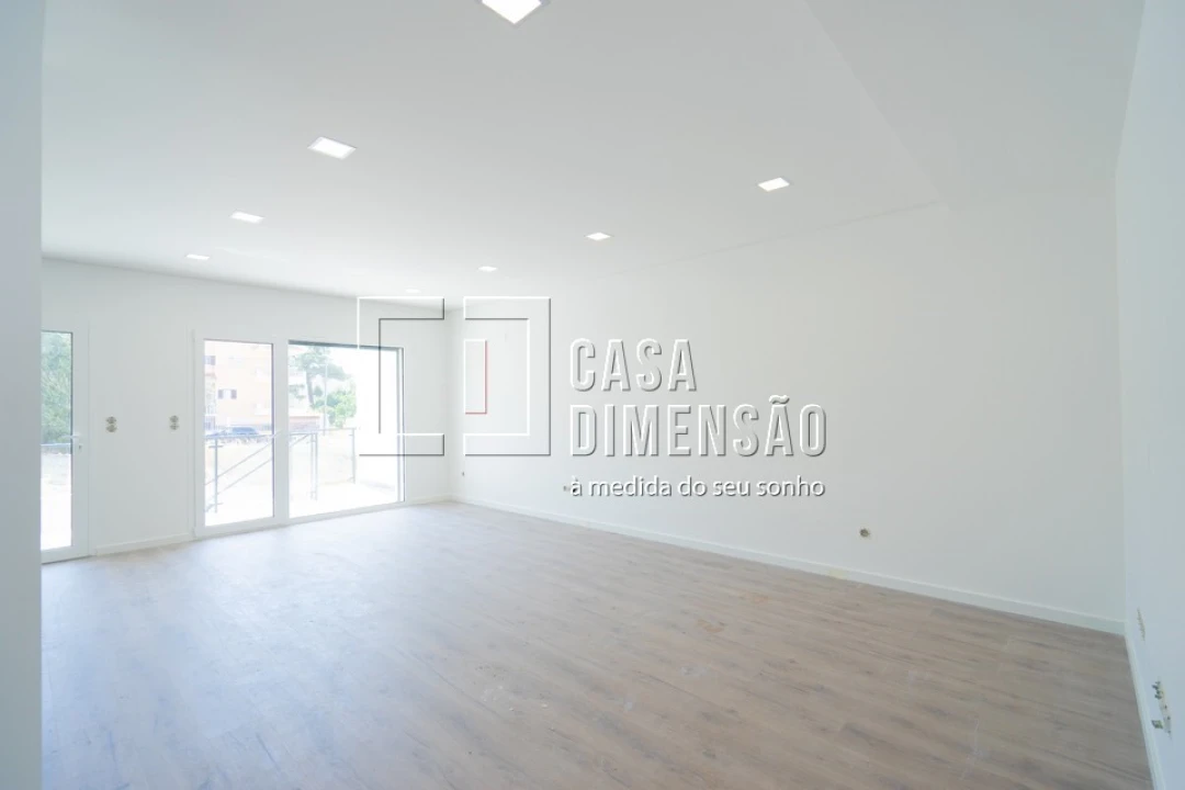 Moradia T3 para Venda em Corroios Foto 3