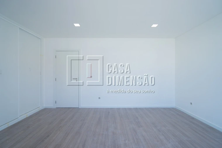 Moradia T2 para Venda em Corroios Foto 21