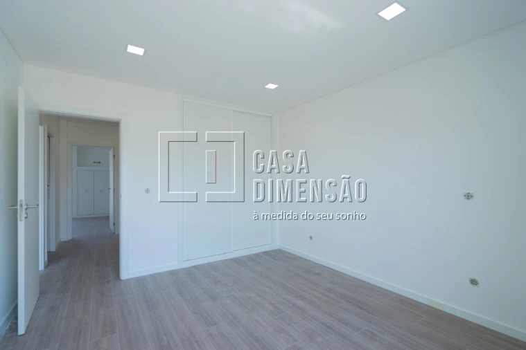Moradia T2 para Venda em Corroios Foto 26