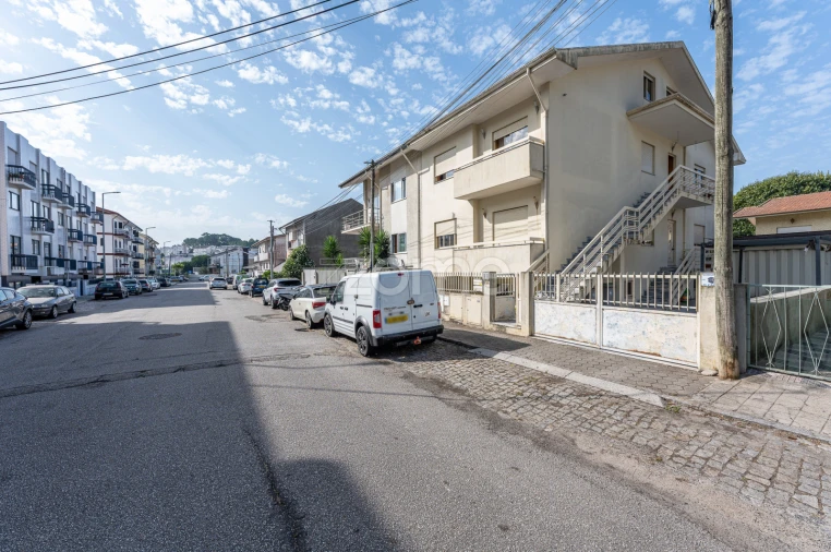 Apartamento T3 para Venda em Vilar de Andorinho Foto 2