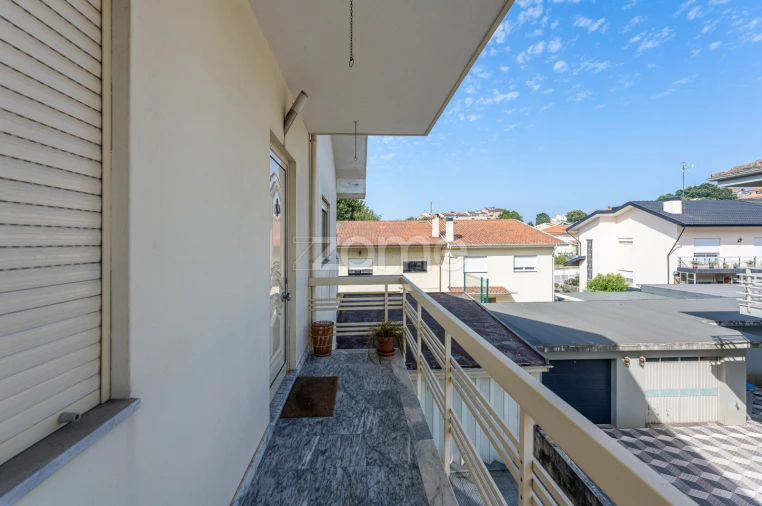 Apartamento T3 para Venda em Vilar de Andorinho Foto 3