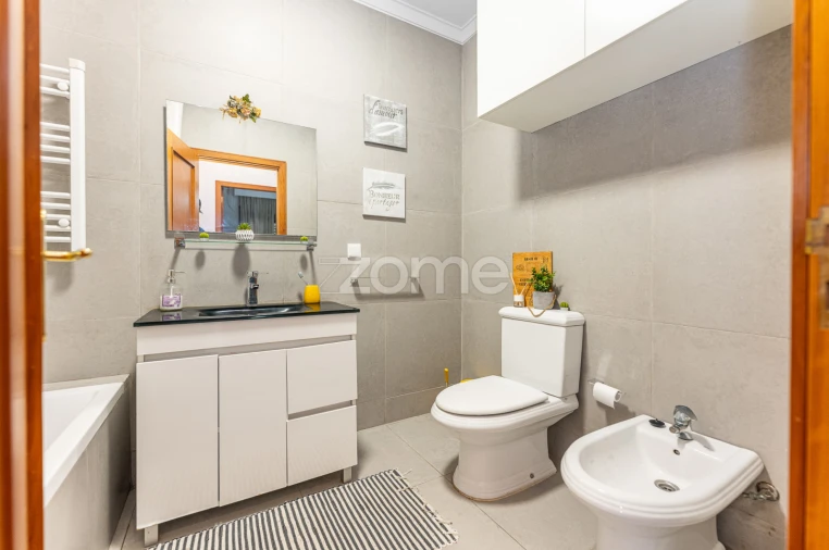 Apartamento T3 para Venda em Vilar de Andorinho Foto 23