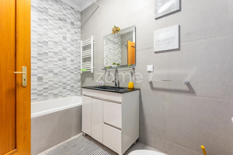 Apartamento T3 para Venda em Vilar de Andorinho Foto 24