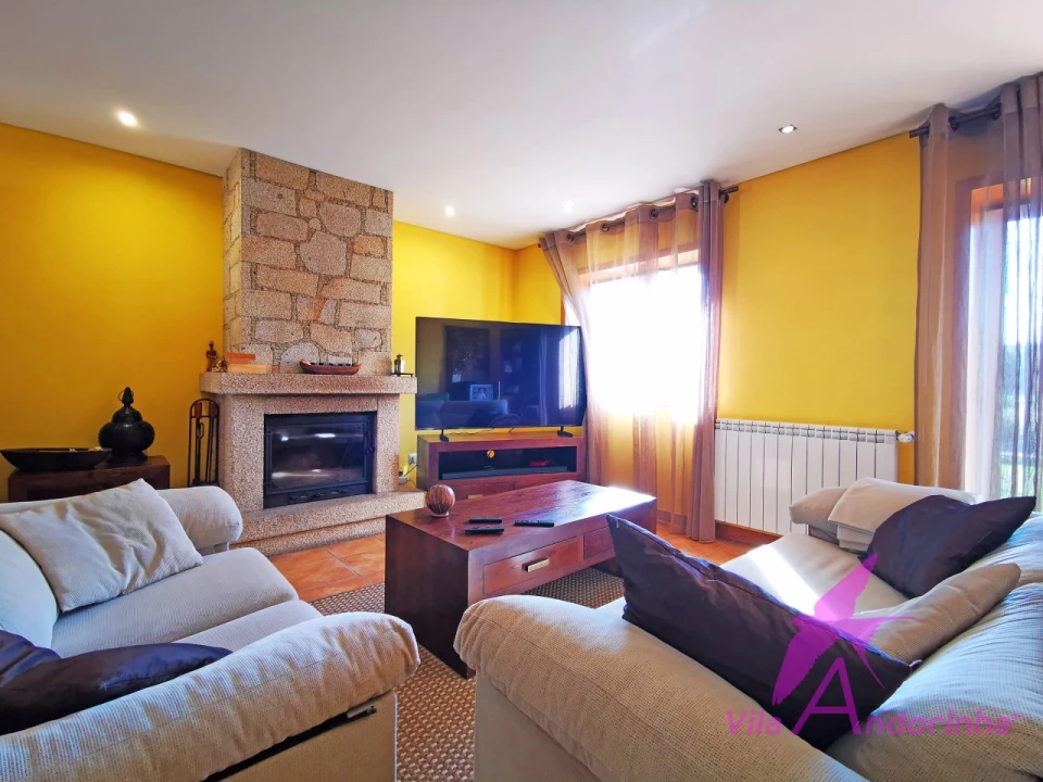 Moradia T4 para Venda em Vila Praia de Ancora Foto 8