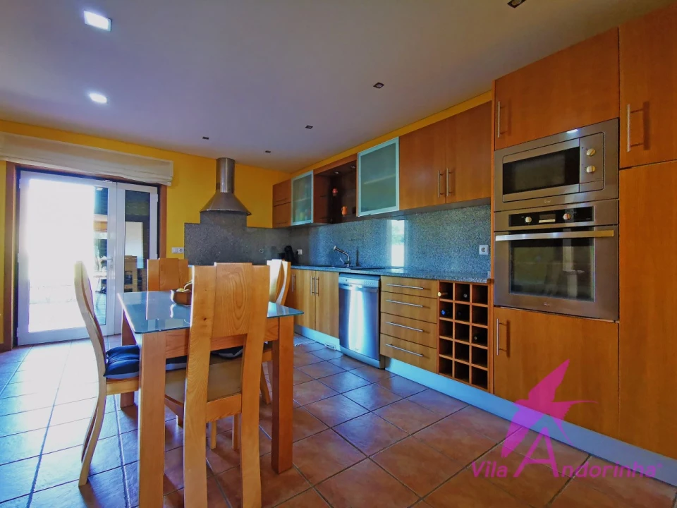 Moradia T4 para Venda em Vila Praia de Ancora Foto 10