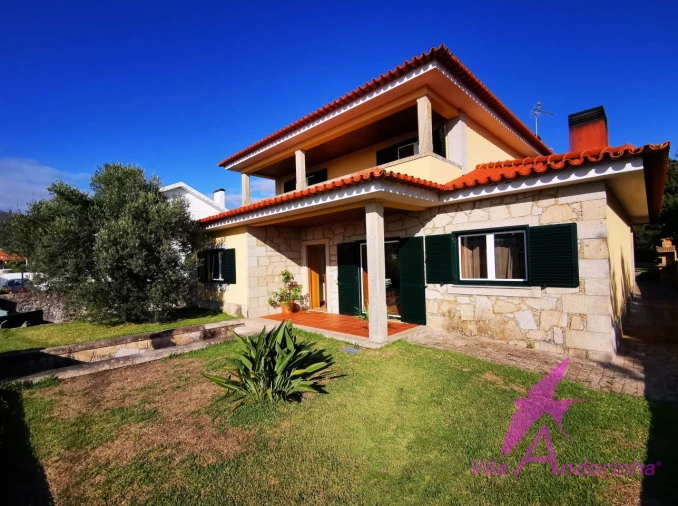 Moradia T4 para Venda em Vila Praia de Ancora Foto 1