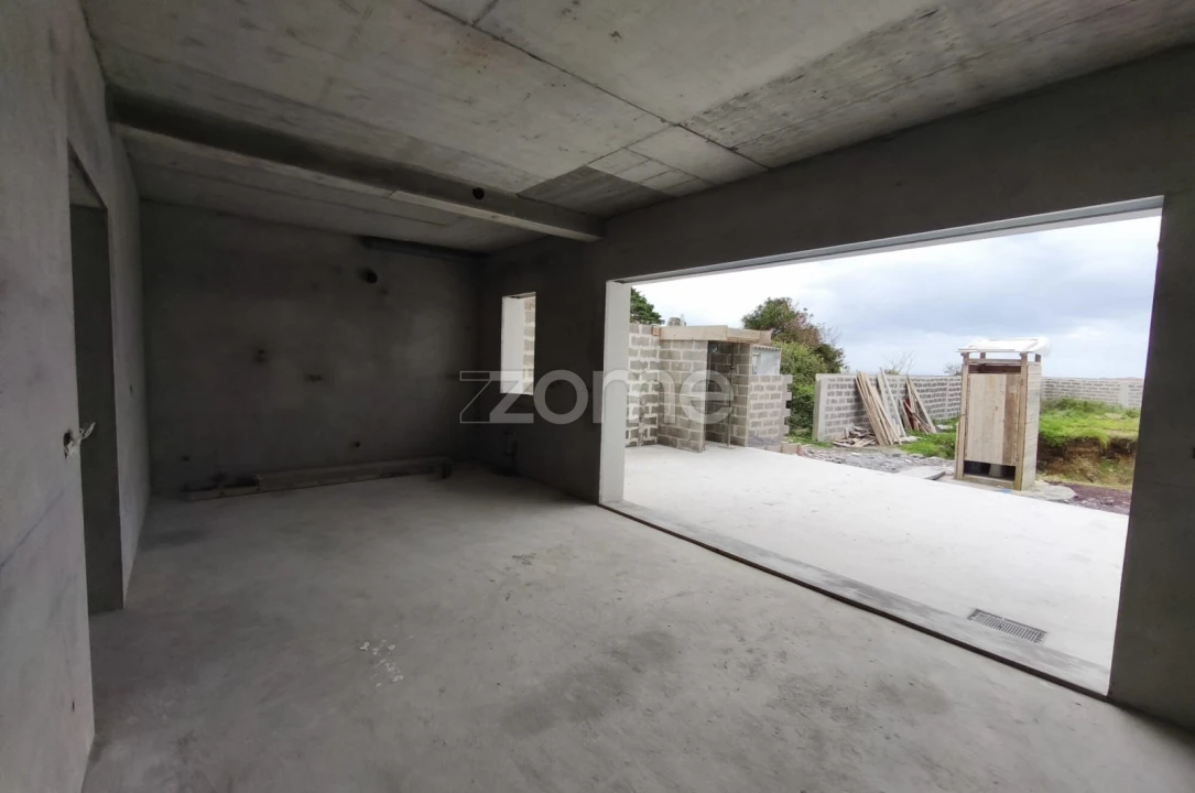 Moradia T4 para Venda em Arrifes Foto 10