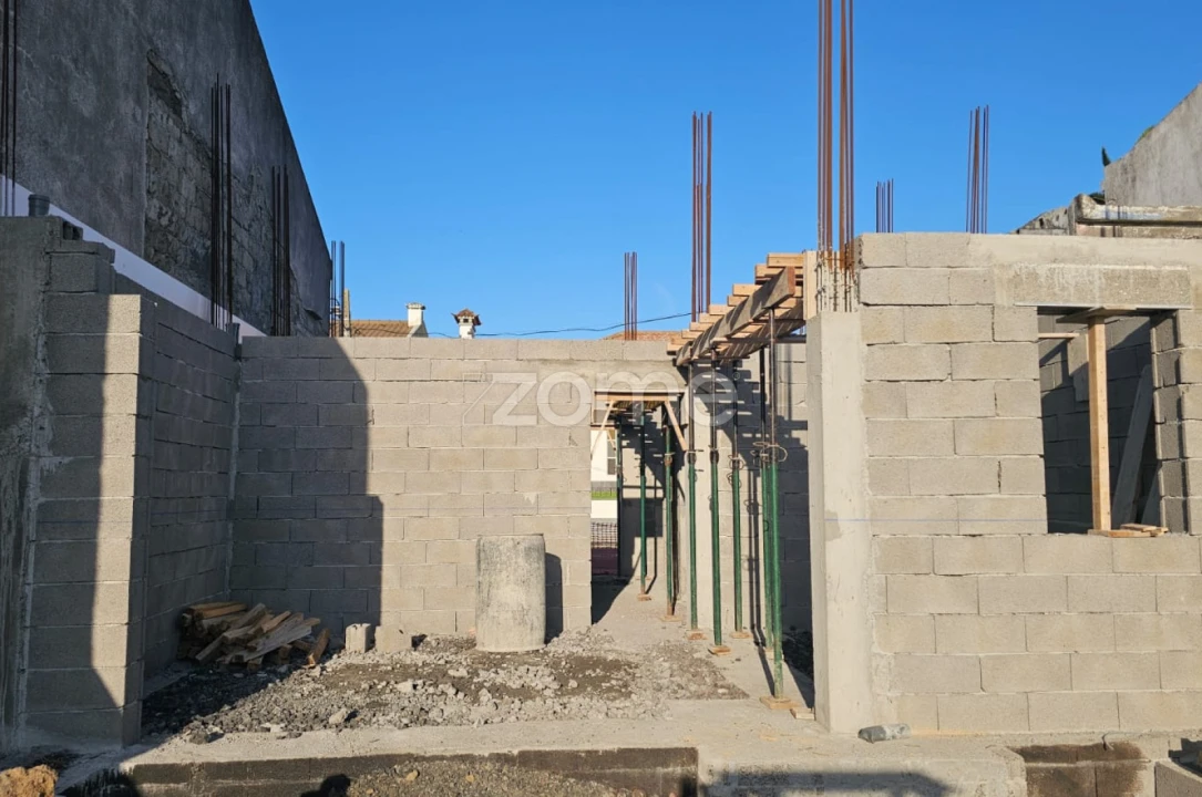 Moradia T4 para Venda em Arrifes Foto 13