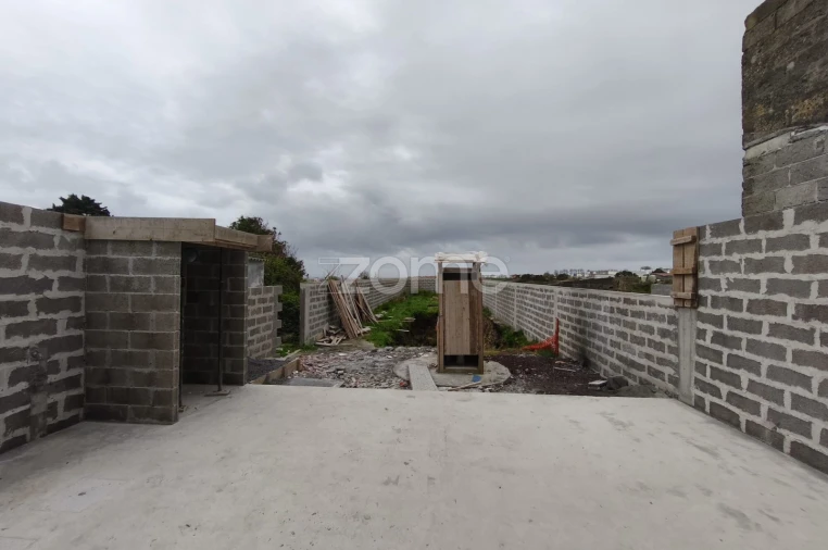 Moradia T4 para Venda em Arrifes Foto 24