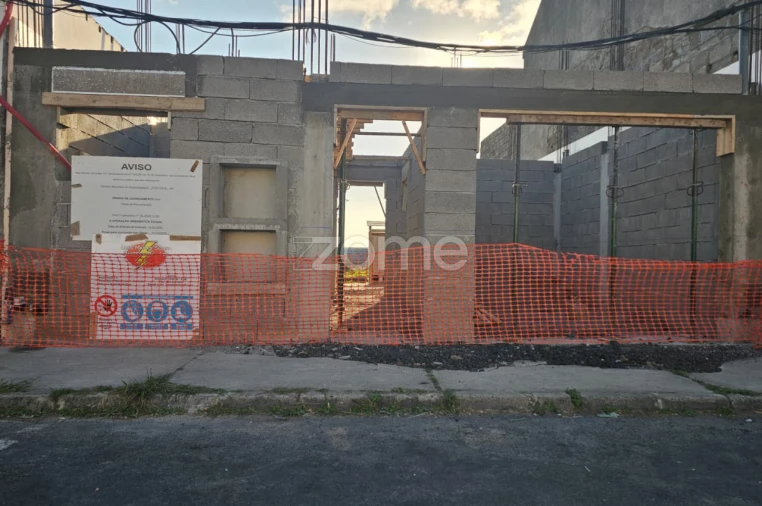 Moradia T4 para Venda em Arrifes Foto 14