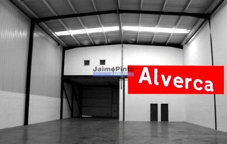 Armazém para Arrendamento em Alverca do Ribatejo e Sobralinho Foto 1