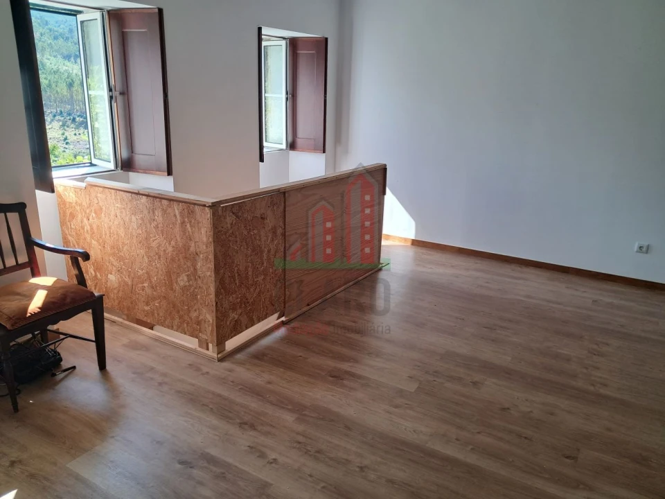 Moradia T3 para Venda em Castanheira de Pêra e Coentral Foto 17