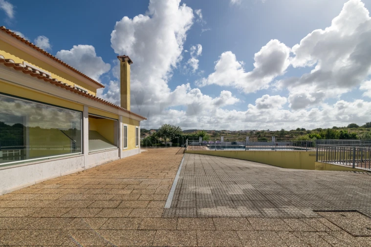 Moradia T5 para Venda em Igreja Nova e Cheleiros Foto 4