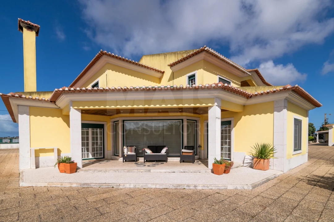 Moradia T5 para Venda em Igreja Nova e Cheleiros Foto 7