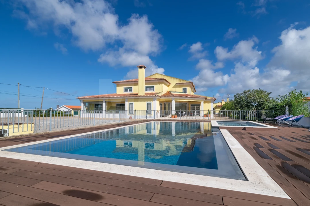 Moradia T5 para Venda em Igreja Nova e Cheleiros Foto 9