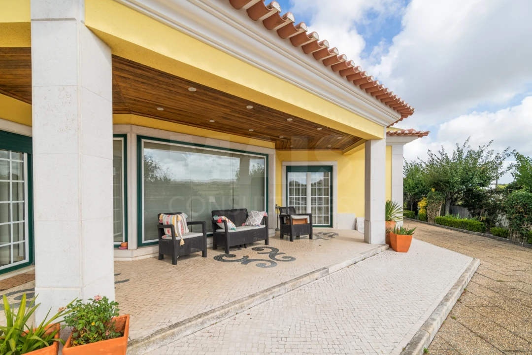 Moradia T5 para Venda em Igreja Nova e Cheleiros Foto 1