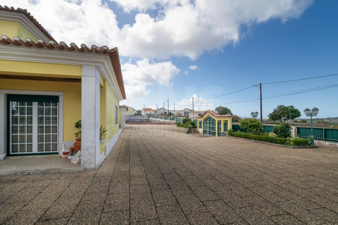 Moradia T5 para Venda em Igreja Nova e Cheleiros Foto 6