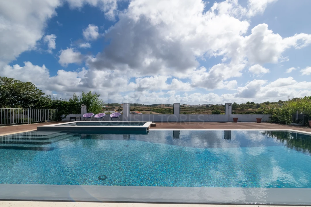 Moradia T5 para Venda em Igreja Nova e Cheleiros Foto 3