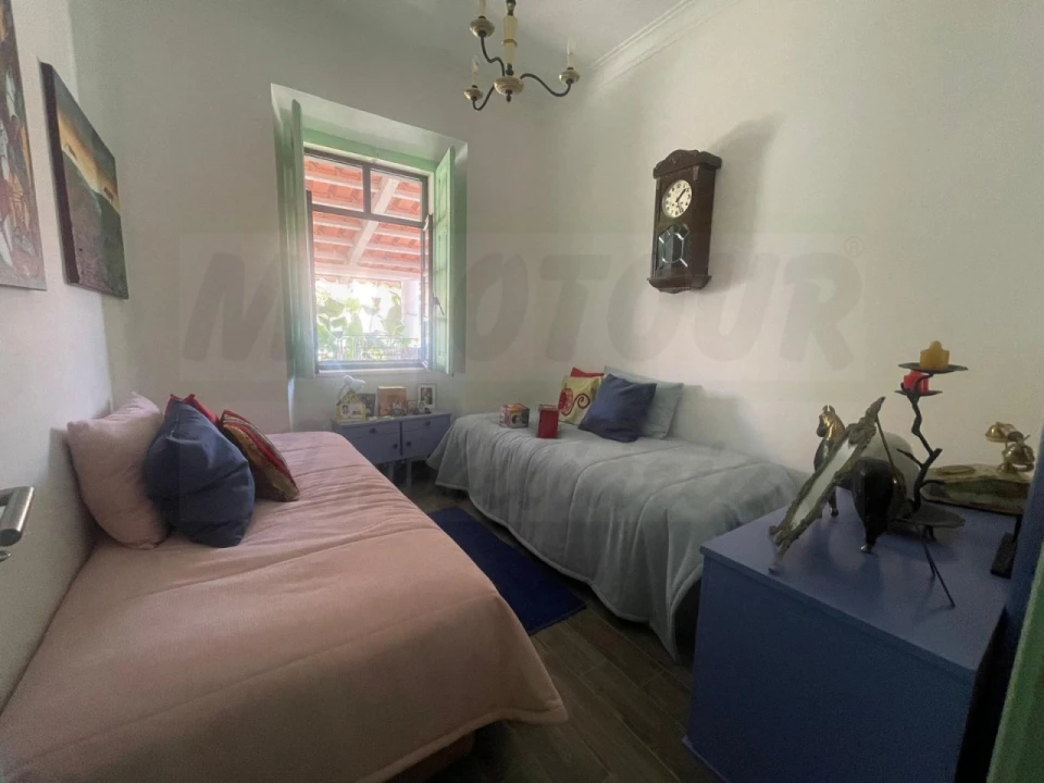 Moradia T4 para Venda em Abela Foto 4