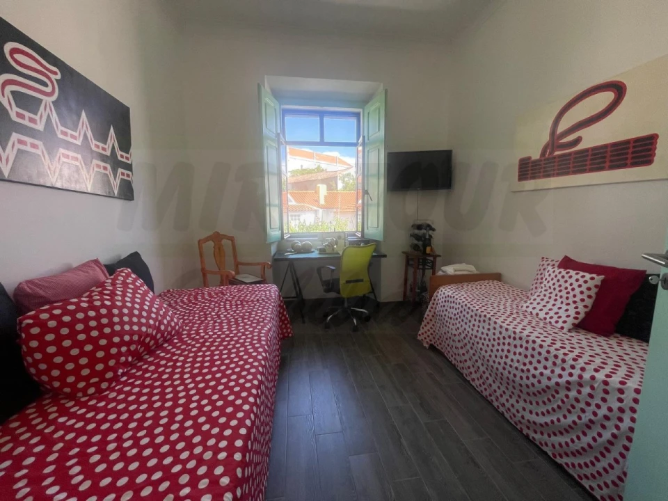 Moradia T4 para Venda em Abela Foto 7