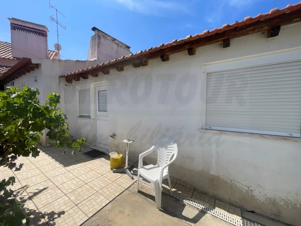 Moradia T4 para Venda em Abela Foto 37