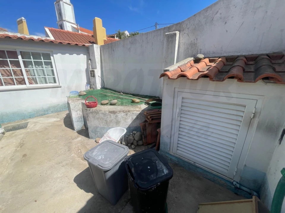 Moradia T4 para Venda em Abela Foto 42