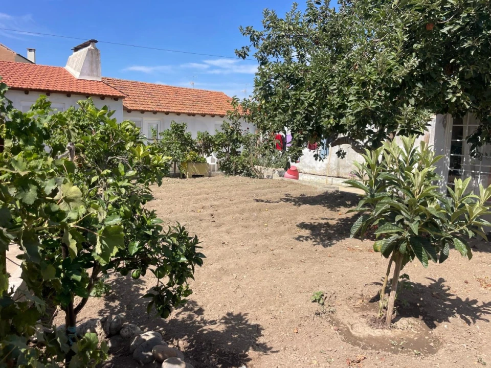 Moradia T4 para Venda em Abela Foto 43