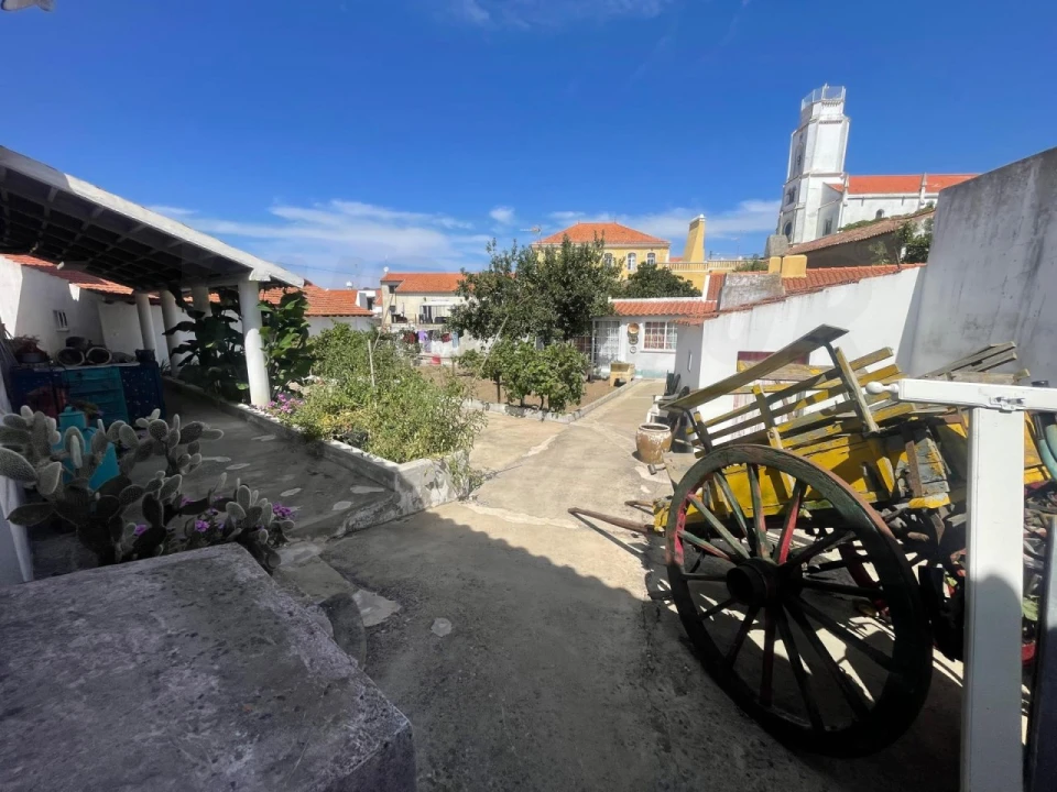 Moradia T4 para Venda em Abela Foto 48