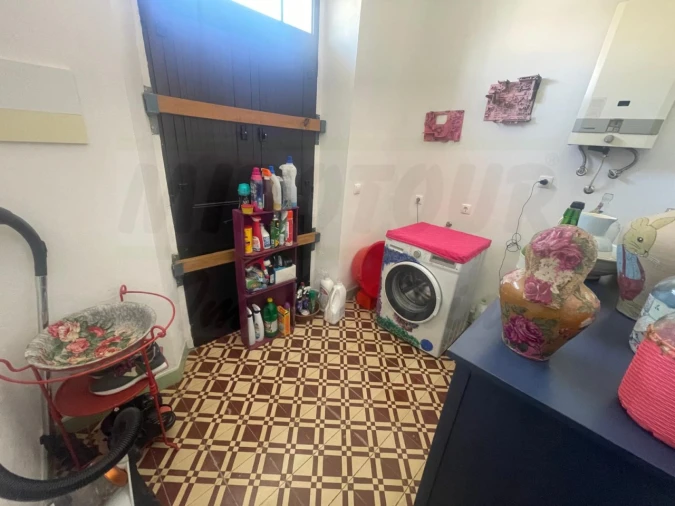 Moradia T4 para Venda em Abela Foto 15