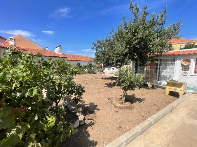 Moradia T4 para Venda em Abela Foto 44