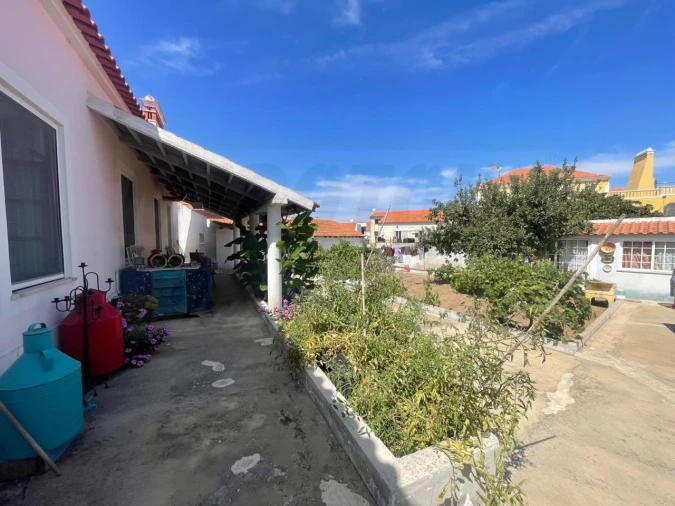 Moradia T4 para Venda em Abela Foto 47