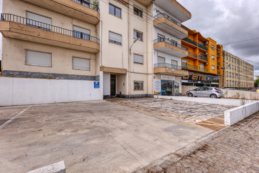 Prédio para Venda em Abrantes (São Vicente e São João) e Alferrarede Foto 3