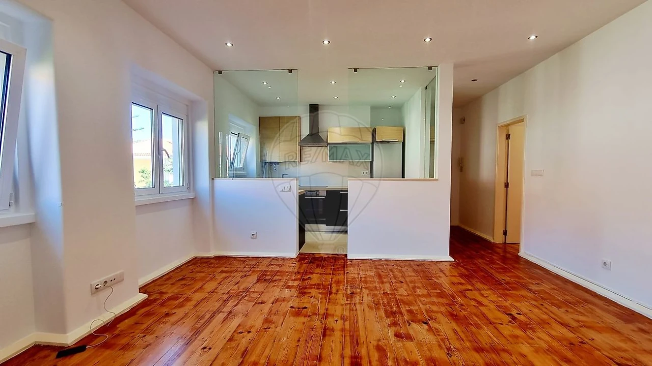 Apartamento T2 para Arrendamento em Alvalade Foto 4