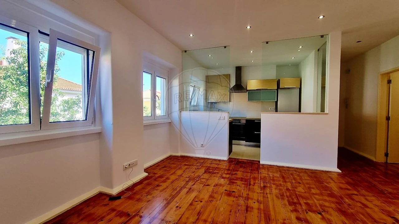 Apartamento T2 para Arrendamento em Alvalade Foto 1