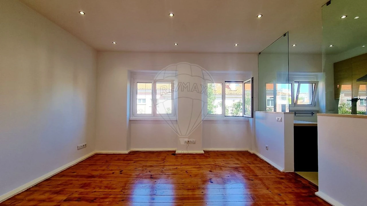 Apartamento T2 para Arrendamento em Alvalade Foto 3