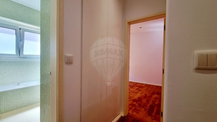 Apartamento T2 para Arrendamento em Alvalade Foto 17