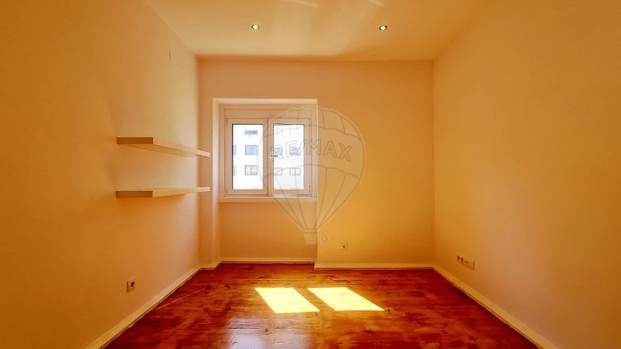 Apartamento T2 para Arrendamento em Alvalade Foto 12