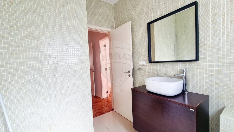 Apartamento T2 para Arrendamento em Alvalade Foto 19