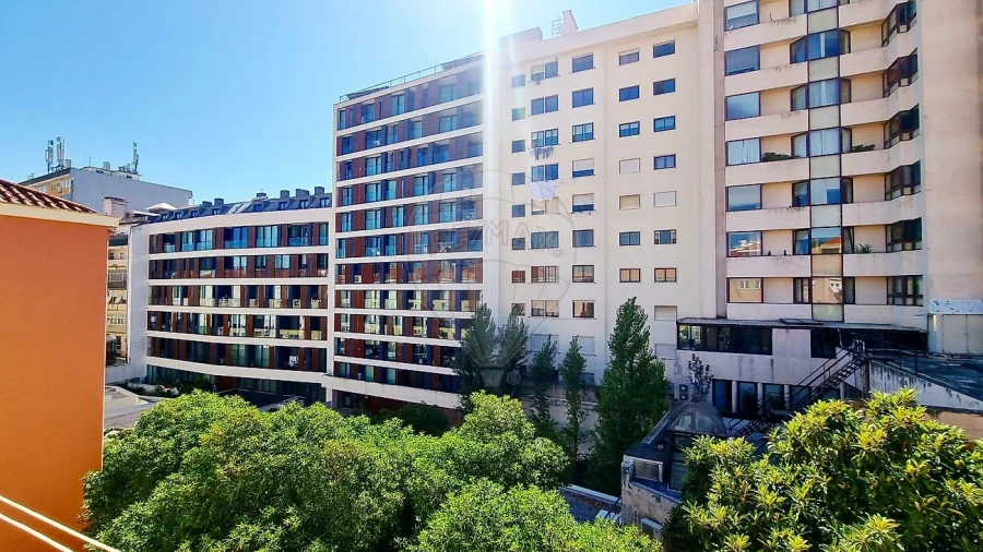 Apartamento T2 para Arrendamento em Alvalade Foto 20