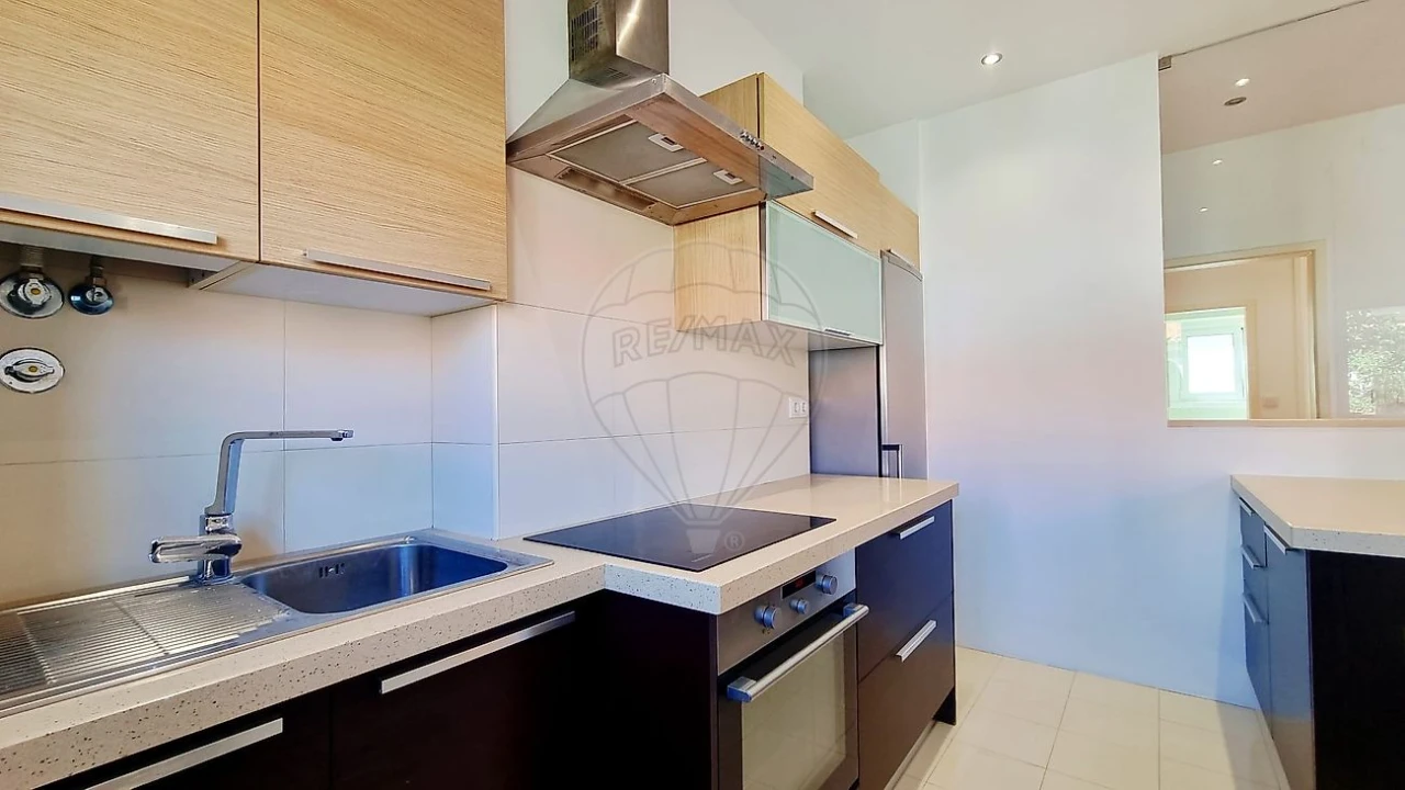 Apartamento T2 para Arrendamento em Alvalade Foto 7