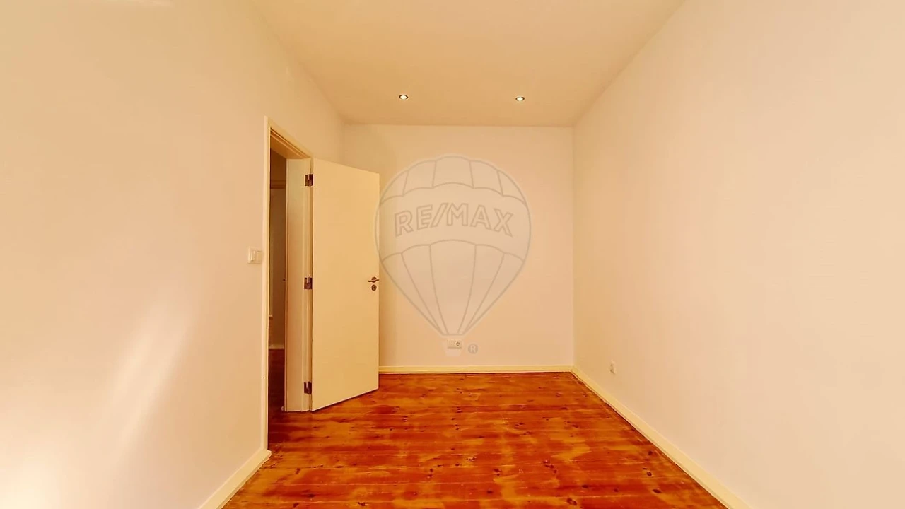 Apartamento T2 para Arrendamento em Alvalade Foto 15