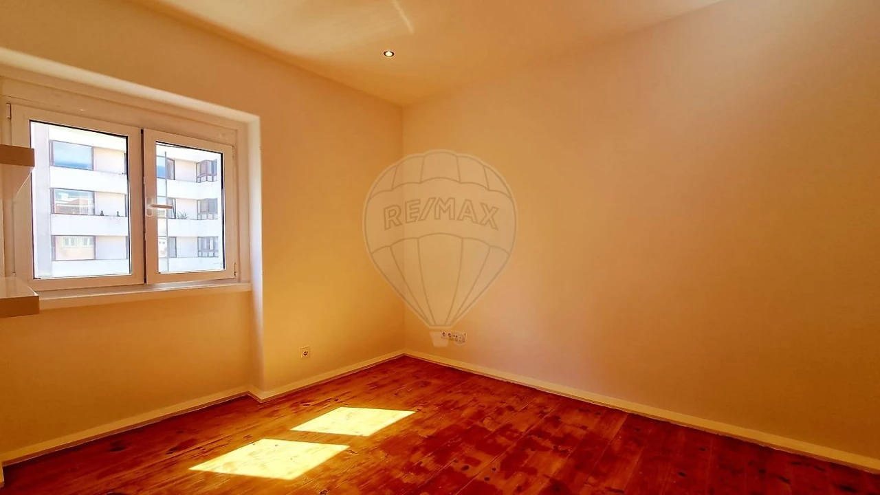 Apartamento T2 para Arrendamento em Alvalade Foto 13