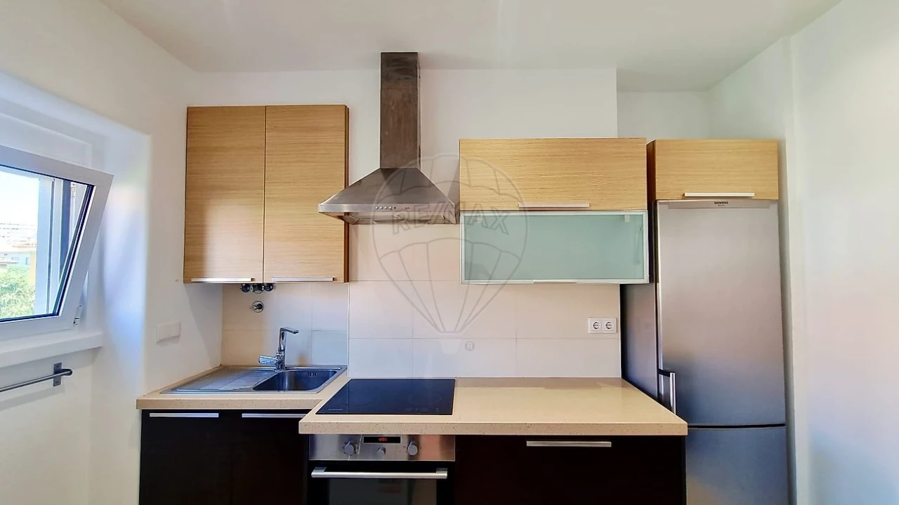 Apartamento T2 para Arrendamento em Alvalade Foto 9