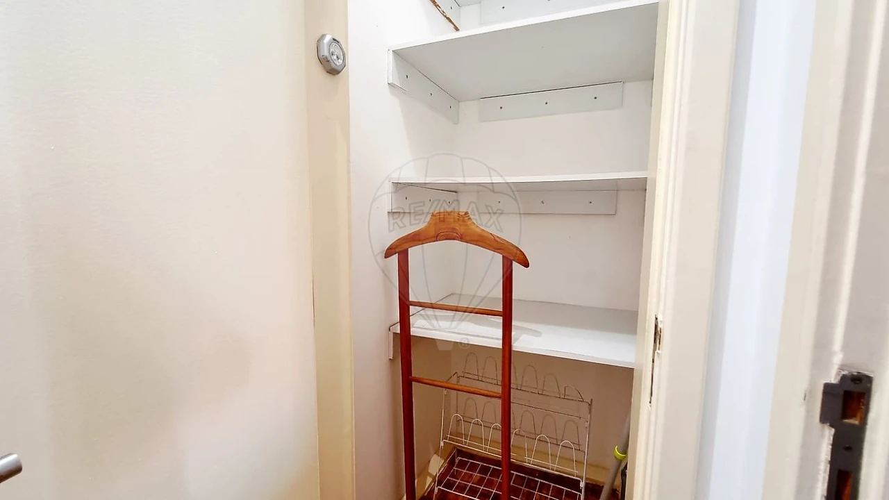 Apartamento T2 para Arrendamento em Alvalade Foto 16