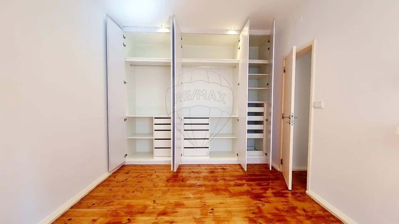 Apartamento T2 para Arrendamento em Alvalade Foto 11