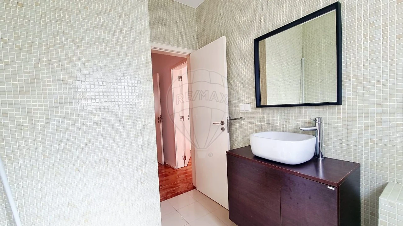 Apartamento T2 para Arrendamento em Alvalade Foto 19