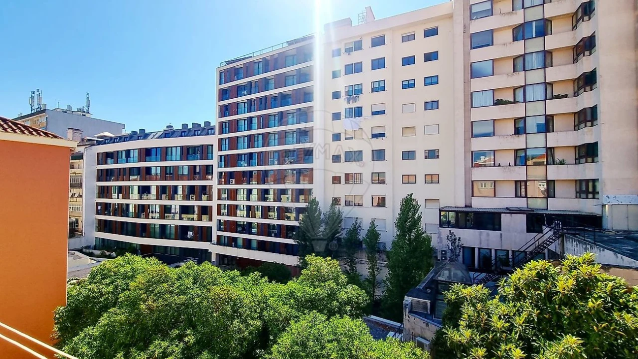 Apartamento T2 para Arrendamento em Alvalade Foto 20