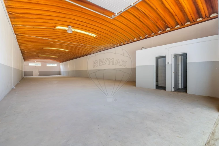 Armazém para Arrendamento em Fânzeres e São Pedro da Cova Foto 6