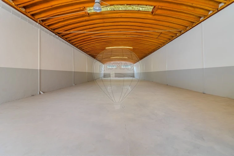 Armazém para Arrendamento em Fânzeres e São Pedro da Cova Foto 2